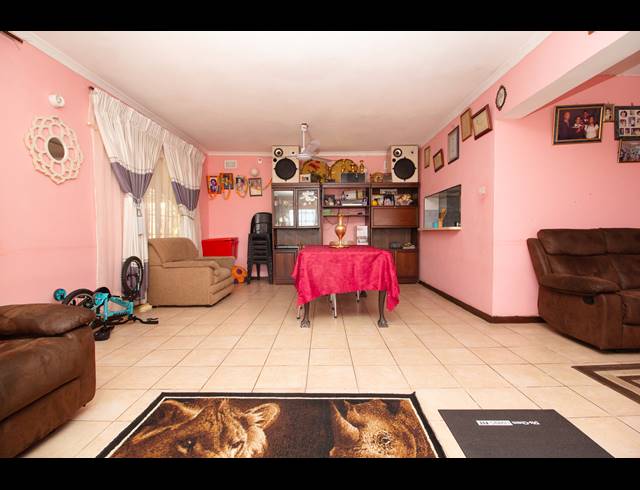 6 BEDROOM FREESTANDING FOR SALE IN MOBENI HEIGHTS